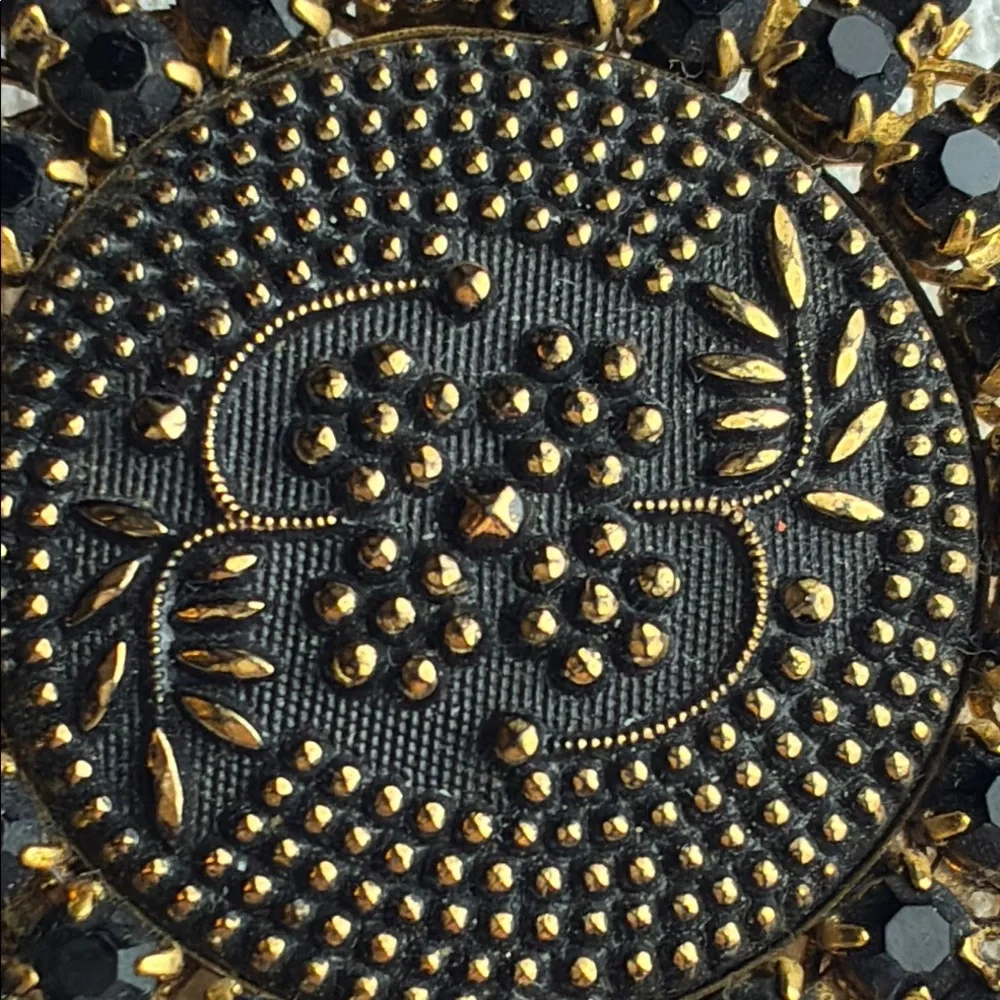 Stunning Vintage Black and Gold Tone Brooch - Elegant, Crystals